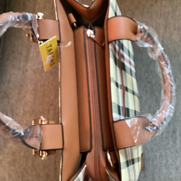 Stunning Plaid Handbag - Picture 7 of 12